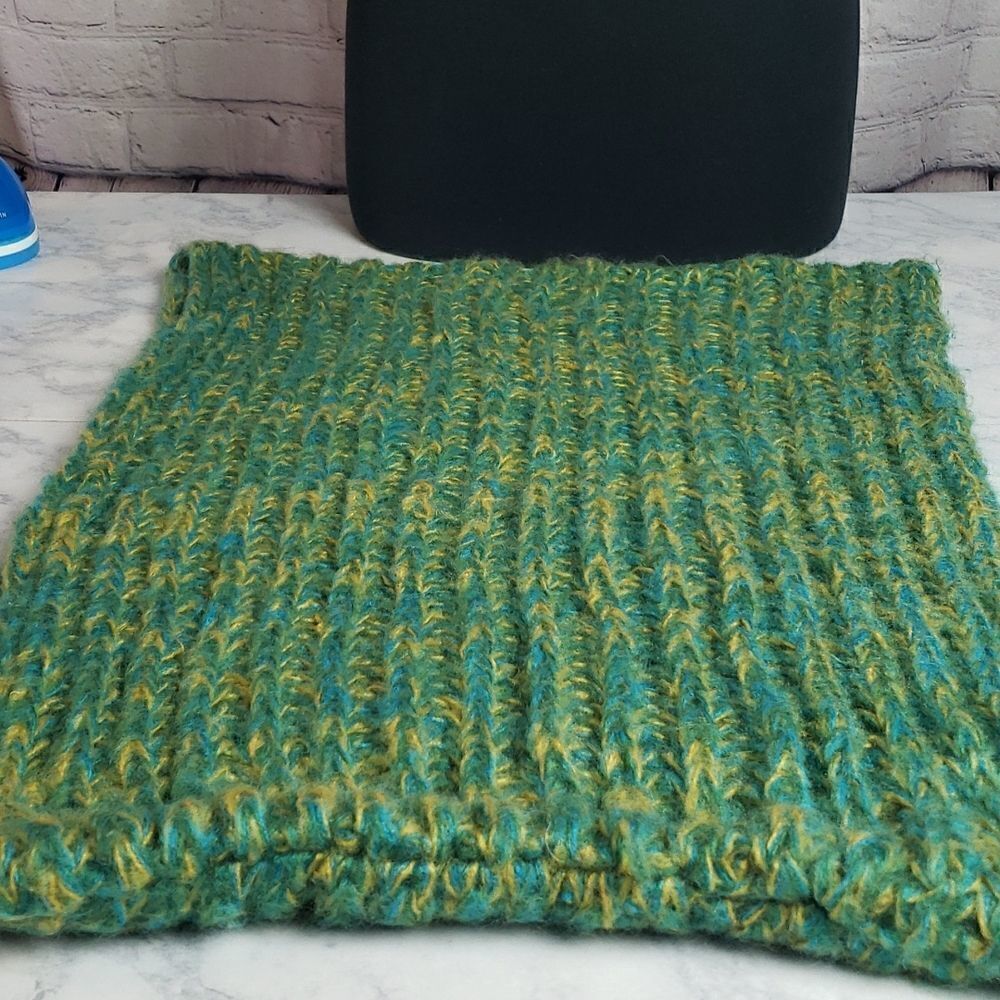 Basico Green Scarf - Picture 7 of 9